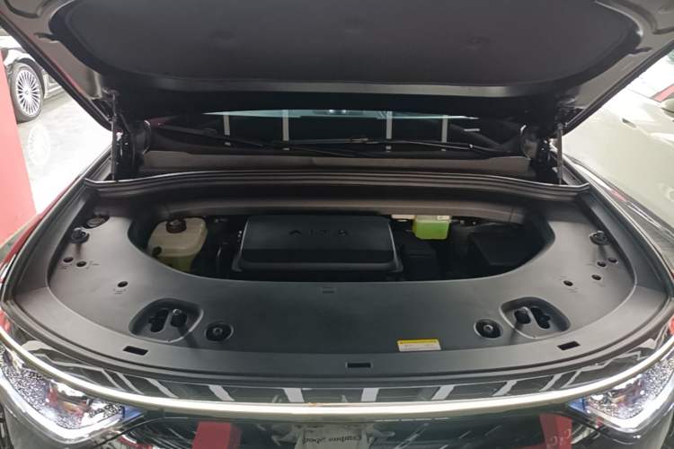 Used Hima AITO M8 2025 Extended-Range Max+ Version 53.4 kWh 6-Seater Edition Engine Bay