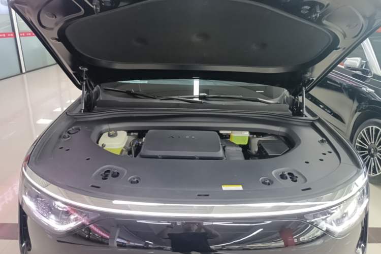 Used Hima AITO M8 2025 Extended-Range Max+ Version 53.4 kWh 6-Seater Edition Engine Bay