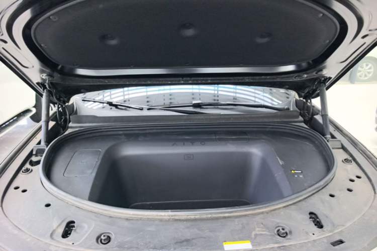 Used Hima AITO M8 2025 Model Pure Electric Max+ Five-Seat Long-Range Version Engine Bay