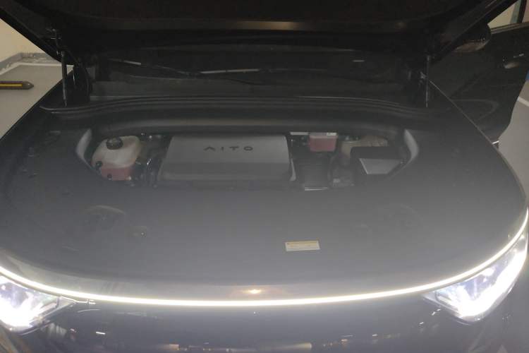 Used Hima AITO M8 2025 Extended-Range Max+ Version 53.4 kWh 6-Seater Edition Engine Bay