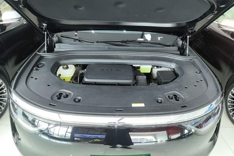 Used Hima AITO M8 2025 Extended-Range Max Version 37 kWh 6-Seater Engine Bay