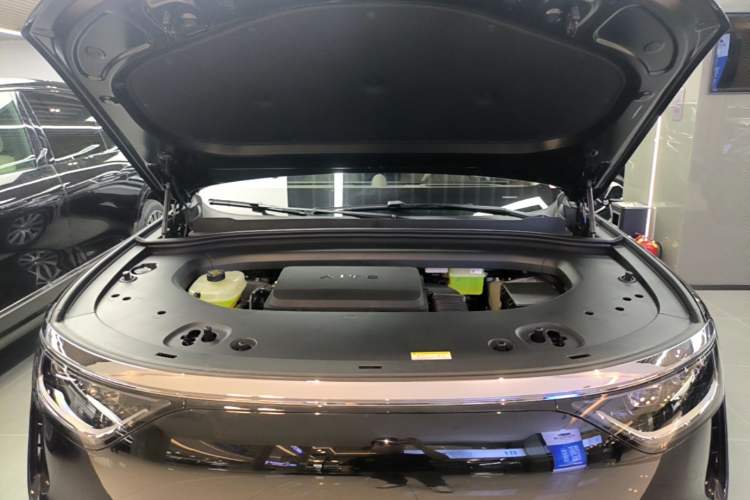 Used Hima AITO M8 2025 Extended-Range Max+ Version 53.4 kWh 6-Seater Edition Engine Bay