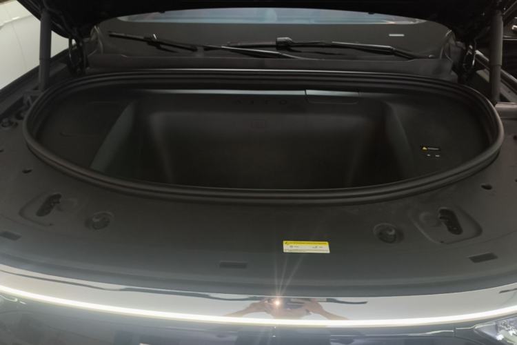 Used Hima AITO M8 2025 Model Pure Electric Max+ Six-Seat Four-Wheel-Drive Version Engine Bay