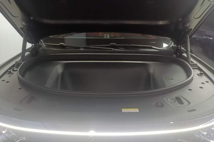 Used Hima AITO M8 2025 Model, Pure Electric Max+ Six-Seat Long-Range Version Engine Bay
