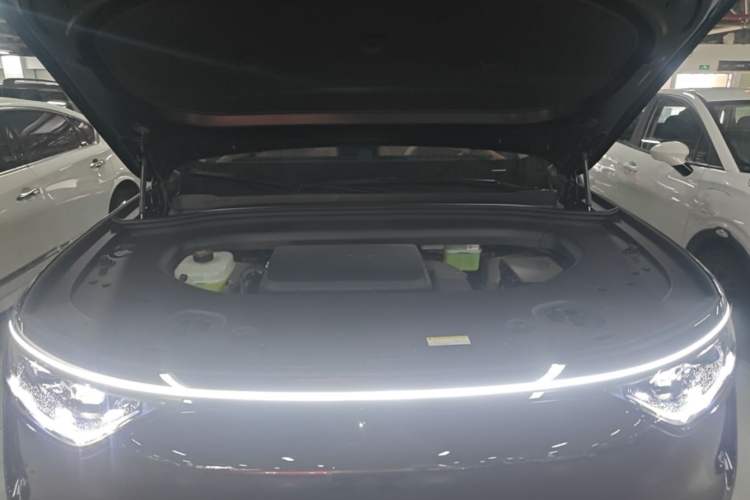 Used Hima AITO M8 2025 Extended-Range Max+ Version 53.4 kWh 6-Seater Edition Engine Bay