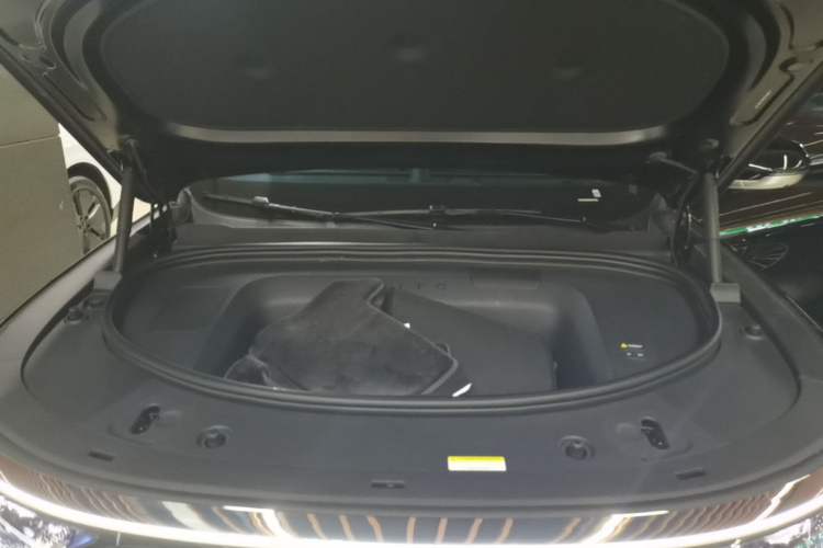 Used Hima AITO M8 2025 Model Pure Electric Max+ Six-Seater Long-Range (896-line LiDAR) Engine Bay