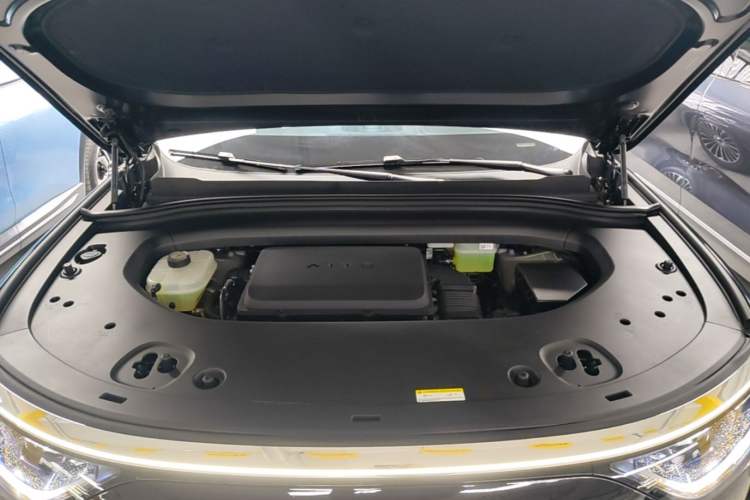 Used Hima AITO M8 2025 Extended-Range Max+ Version 53.4 kWh 6-Seater Edition Engine Bay