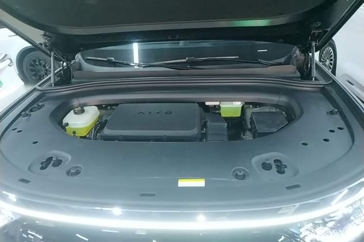 Used Hima AITO M8 2025 Extended-Range Max+ Version 53.4 kWh 6-Seater Edition Engine Bay