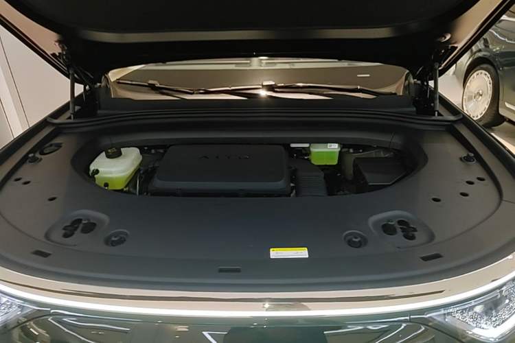 Used Hima AITO M8 2025 Extended-Range Max Version 37 kWh 6-Seater Engine Bay