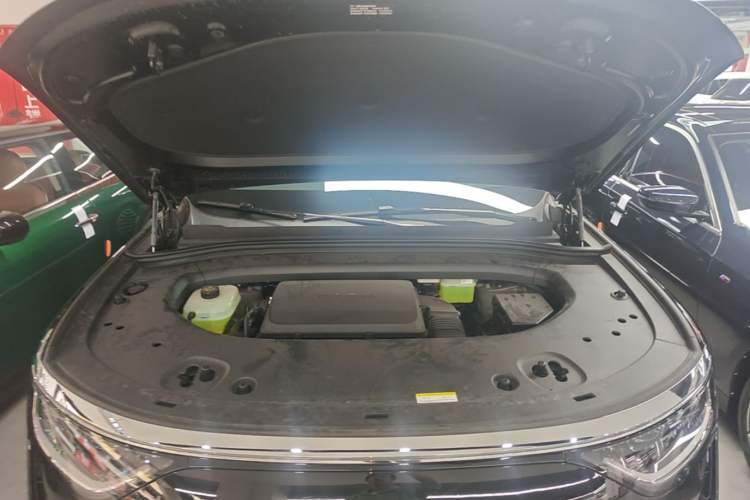 Used Hima AITO M8 2025 Extended-Range Max+ Version 53.4 kWh 6-Seater Edition Engine Bay