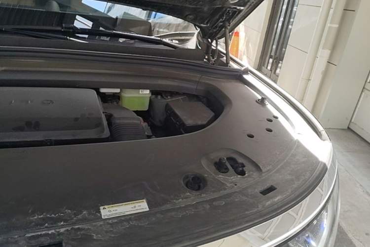 Used Hima AITO M8 2025 Extended-Range Ultra Version 53.4 kWh 6-Seater Edition Engine Bay Left