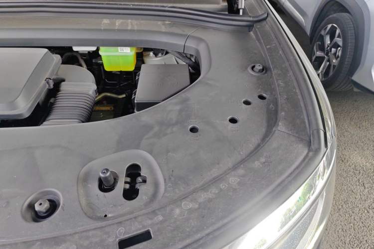 Used Hima AITO M8 2025 Extended-Range Max+ Version 53.4 kWh 6-Seater Edition Engine Bay Left