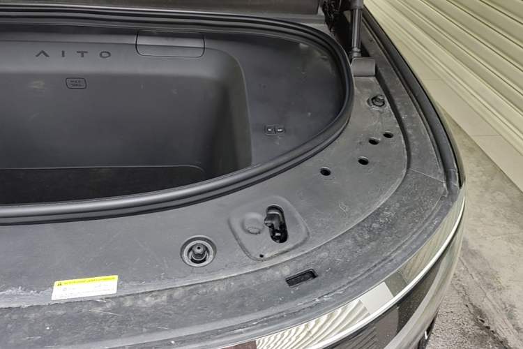 Used Hima AITO M8 2025 Model, Pure Electric Max+ Six-Seat Long-Range Version Engine Bay Left