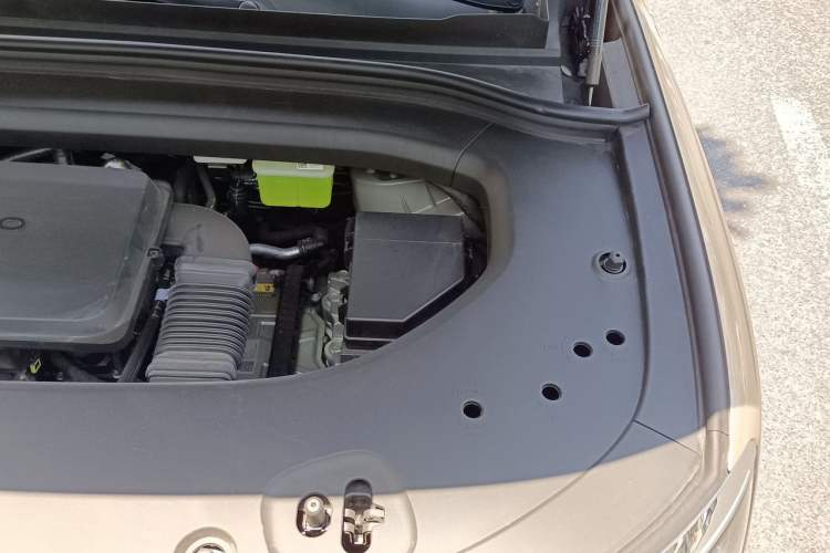 Used Hima AITO M8 2025 Extended-Range Max+ Version 53.4 kWh 6-Seater Edition Engine Bay Left