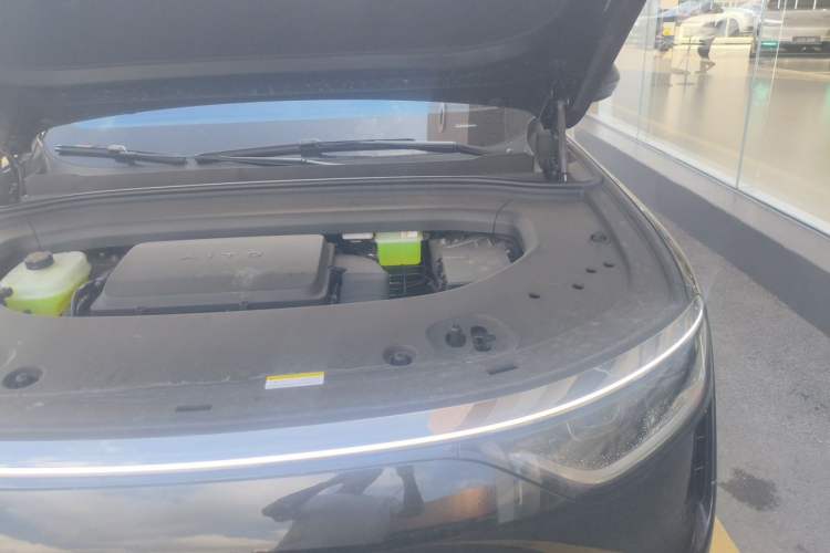 Used Hima AITO M8 2025 Extended-Range Ultra Version 53.4 kWh 5-Seater Edition Engine Bay Left