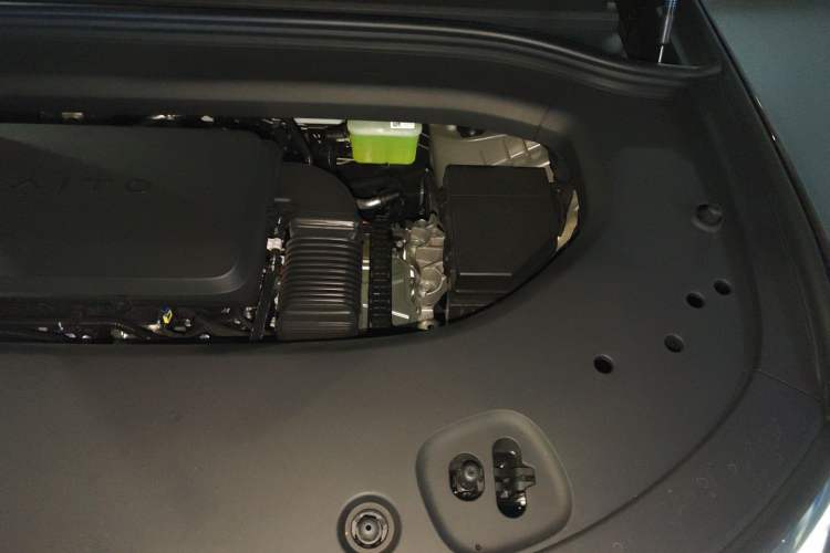 Used Hima AITO M8 2025 Extended-Range Max+ Version 53.4 kWh 6-Seater Edition Engine Bay Left