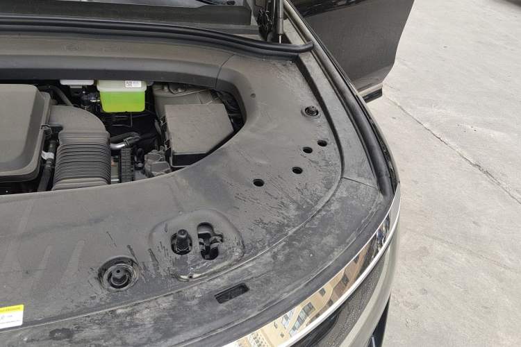 Used Hima AITO M8 2025 Extended-Range Ultra Version 53.4 kWh 6-Seater Edition Engine Bay Left