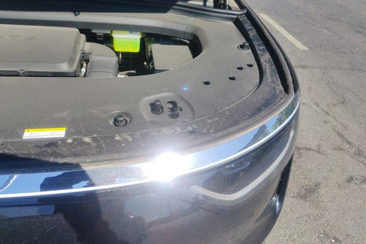 Used Hima AITO M8 2025 Extended-Range Max Version 37 kWh 5-Seater Engine Bay Left