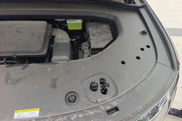 Used Hima AITO M8 2025 Extended-Range Ultra Version 53.4 kWh 6-Seater Edition Engine Bay Left