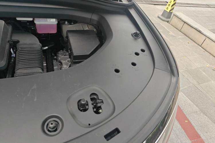 Used Hima AITO M8 2025 Extended-Range Ultra Version 53.4 kWh 6-Seater Edition Engine Bay Left
