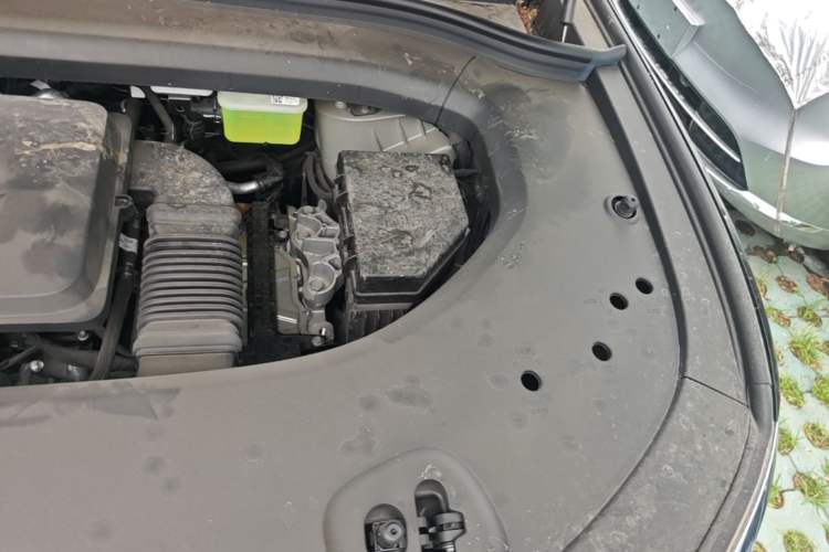 Used Hima AITO M8 2025 Extended-Range Max Version 37 kWh 5-Seater Engine Bay Left