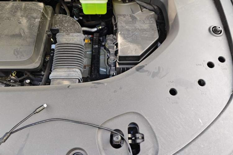 Used Hima AITO M8 2025 Extended-Range Max+ Version 53.4 kWh 6-Seater Edition Engine Bay Left