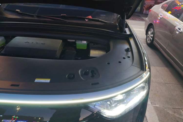 Used Hima AITO M8 2025 Extended-Range Max+ Version 53.4 kWh 6-Seater Edition Engine Bay Left