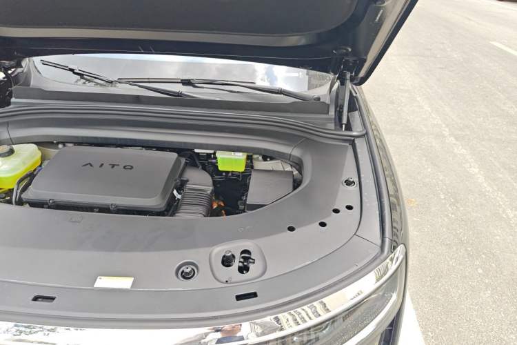 Used Hima AITO M8 2025 Model Range-Extender Max Edition 53.4 kWh, 5-seat version (896-line LiDAR) Engine Bay Left