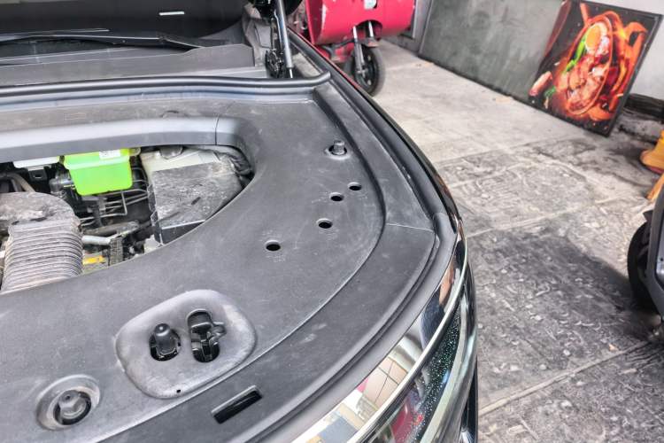 Used Hima AITO M8 2025 Extended-Range Ultra Version 53.4 kWh 6-Seater Edition Engine Bay Left