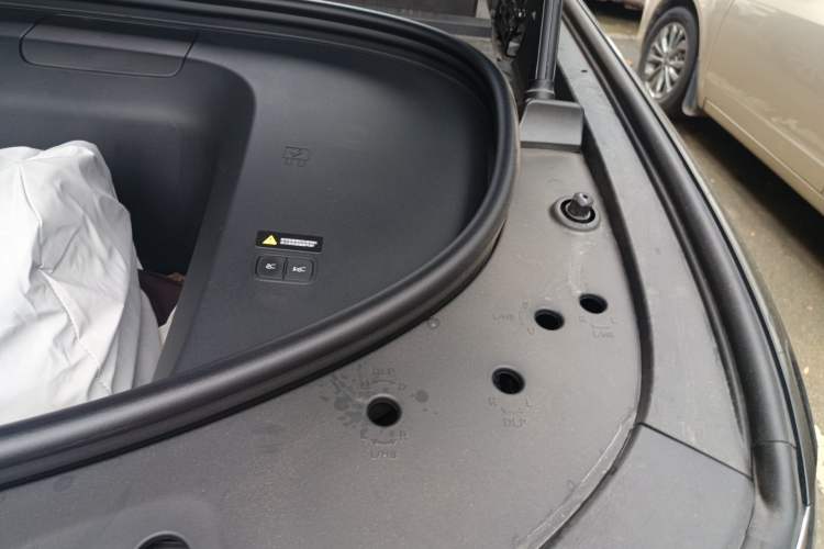 Used Hima AITO M8 2025 Model, Pure Electric Max+ Five-Seat All-Wheel-Drive Version Engine Bay Left
