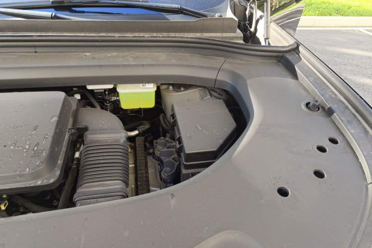 Used Hima AITO M8 2025 Extended-Range Max+ Version 53.4 kWh 5-Seater Edition Engine Bay Left