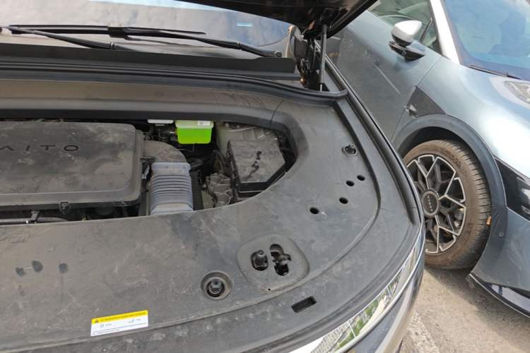 Used Hima AITO M8 2025 Extended-Range Ultra Version 53.4 kWh 6-Seater Edition Engine Bay Left
