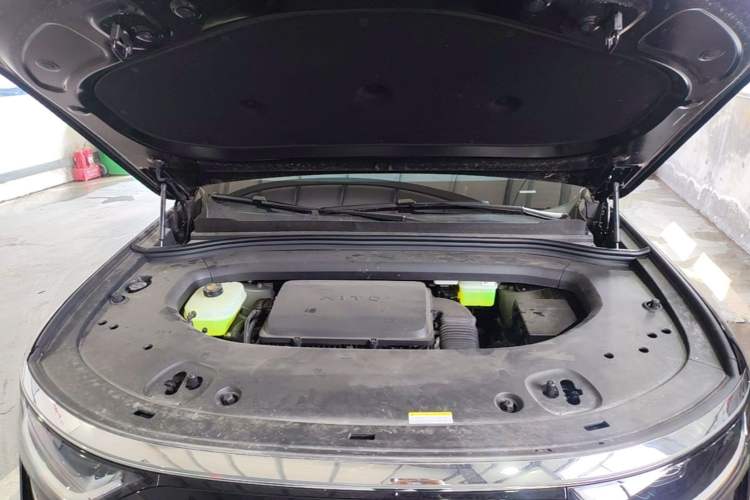 Used Hima AITO M8 2025 Extended-Range Max+ Version 53.4 kWh 5-Seater Edition Engine Bay