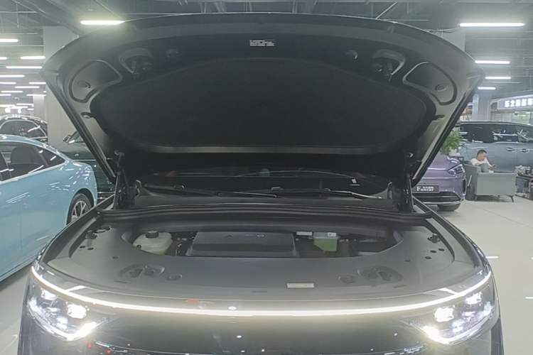 Used Hima AITO M8 2025 Extended-Range Max+ Version 53.4 kWh 5-Seater Edition Engine Bay