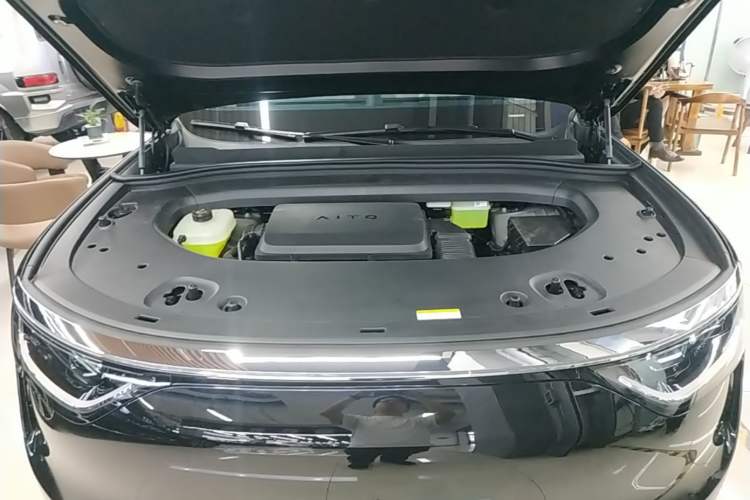 Used Hima AITO M8 2025 Extended-Range Max Version 37 kWh 5-Seater Engine Bay