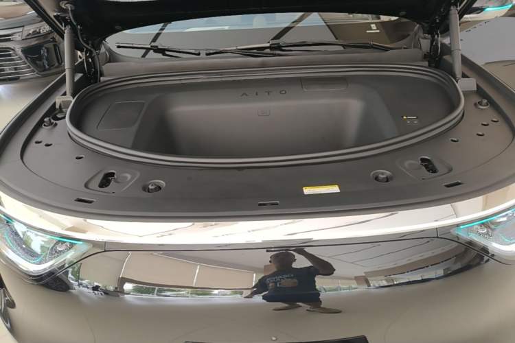 Used Hima AITO M8 2025 Model Pure Electric Max+ Five-Seat Long-Range Version Engine Bay