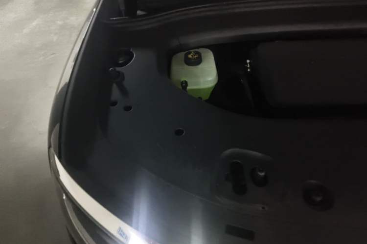 Used Hima AITO M8 2025 Extended-Range Ultra Version 53.4 kWh 6-Seater Edition Engine Bay Right