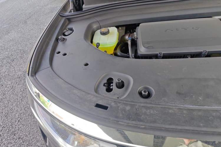 Used Hima AITO M8 2025 Extended-Range Max+ Version 53.4 kWh 6-Seater Edition Engine Bay Right
