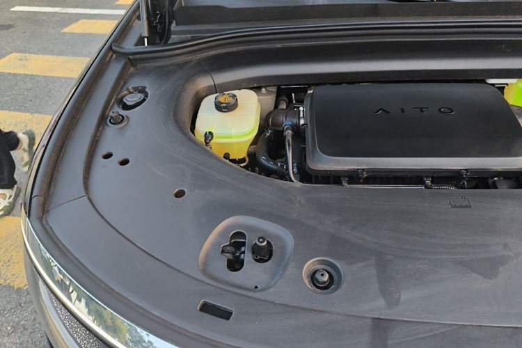 Used Hima AITO M8 2025 Extended-Range Ultra Version 53.4 kWh 6-Seater Edition Engine Bay Right