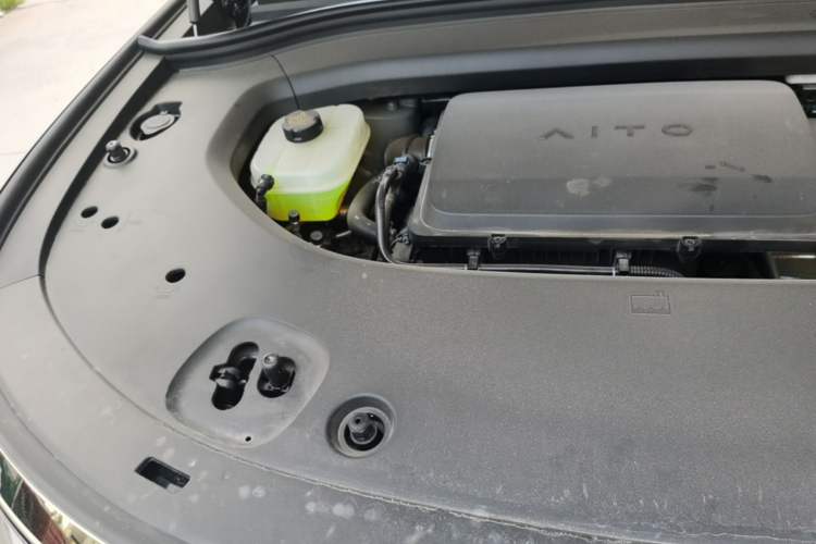 Used Hima AITO M8 2025 Extended-Range Ultra Version 53.4 kWh 5-Seater Edition Engine Bay Right