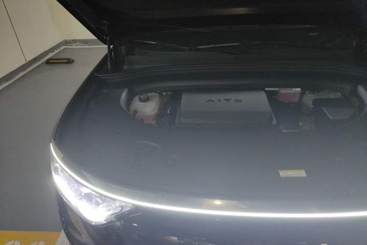 Used Hima AITO M8 2025 Extended-Range Max+ Version 53.4 kWh 6-Seater Edition Engine Bay Right