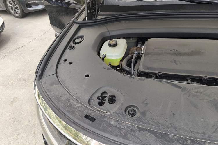 Used Hima AITO M8 2025 Extended-Range Ultra Version 53.4 kWh 6-Seater Edition Engine Bay Right