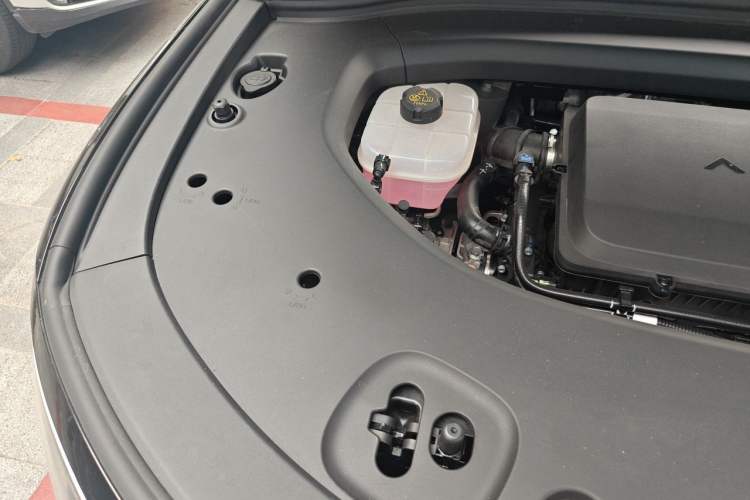 Used Hima AITO M8 2025 Extended-Range Ultra Version 53.4 kWh 6-Seater Edition Engine Bay Right