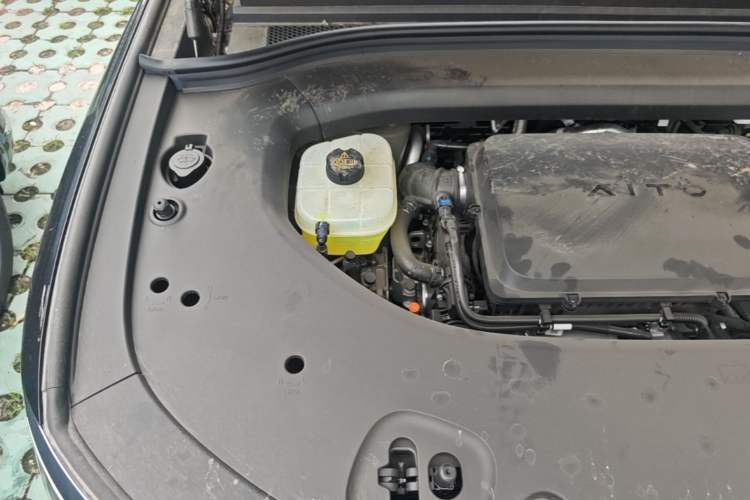 Used Hima AITO M8 2025 Extended-Range Max Version 37 kWh 5-Seater Engine Bay Right