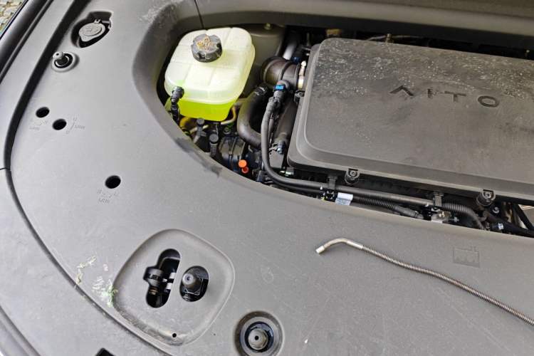 Used Hima AITO M8 2025 Extended-Range Max+ Version 53.4 kWh 6-Seater Edition Engine Bay Right