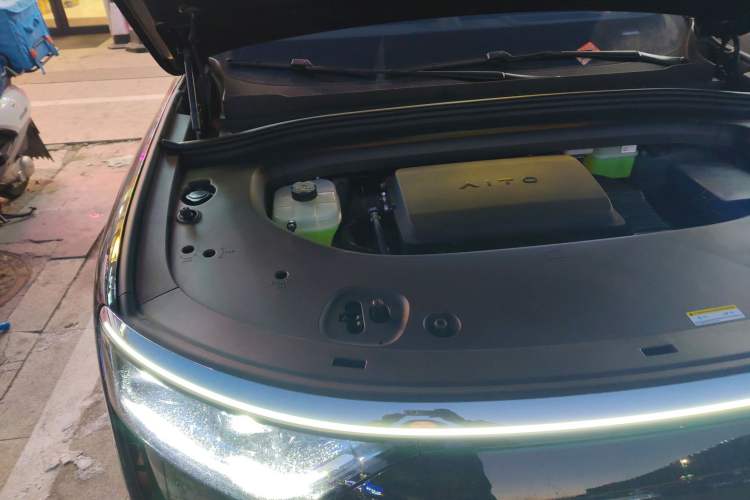 Used Hima AITO M8 2025 Extended-Range Max+ Version 53.4 kWh 6-Seater Edition Engine Bay Right