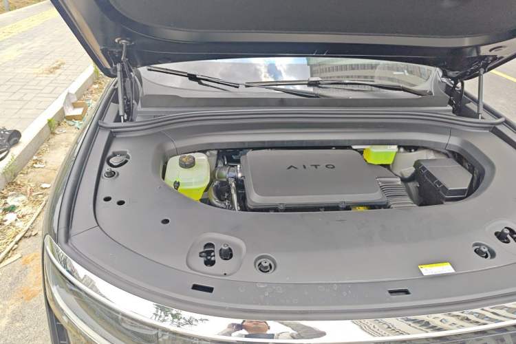 Used Hima AITO M8 2025 Model Range-Extender Max Edition 53.4 kWh, 5-seat version (896-line LiDAR) Engine Bay Right