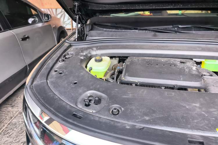 Used Hima AITO M8 2025 Extended-Range Ultra Version 53.4 kWh 6-Seater Edition Engine Bay Right