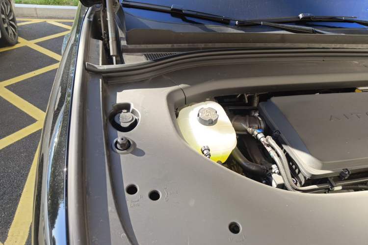 Used Hima AITO M8 2025 Extended-Range Max+ Version 53.4 kWh 5-Seater Edition Engine Bay Right