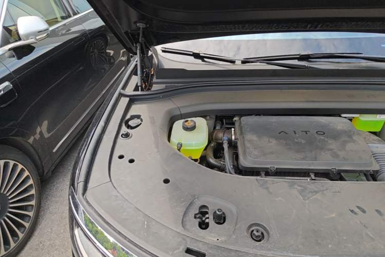 Used Hima AITO M8 2025 Extended-Range Ultra Version 53.4 kWh 6-Seater Edition Engine Bay Right